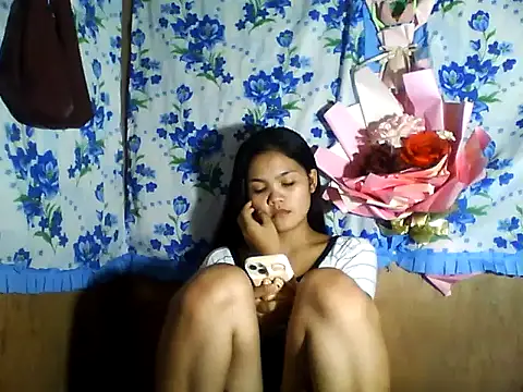 PinaySkinnyJust18 webcam