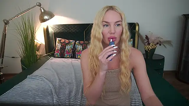 SavageKisses webcam