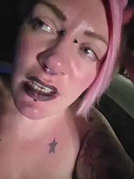 PinkTheHawk webcam