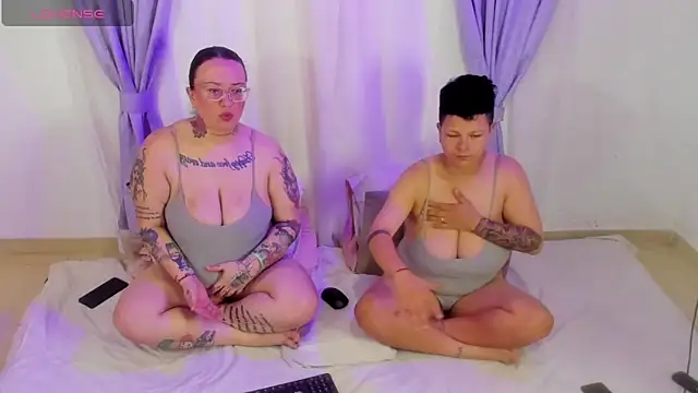 MiaYMolly webcam