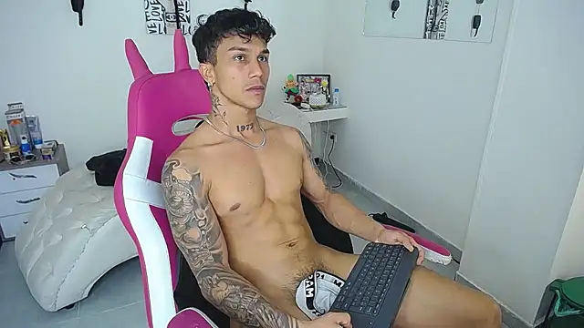 Leonard_Price live sex cam
