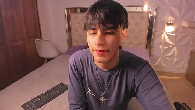 Ubigiventie - Male webcam sex chat