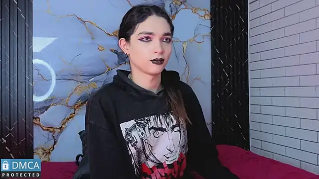 MaeveKuro webcam