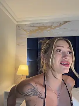 EmmaJhoons webcam