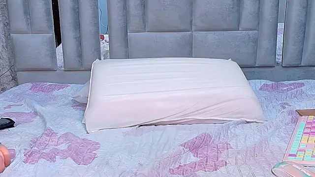 EbonyCoWorker webcam