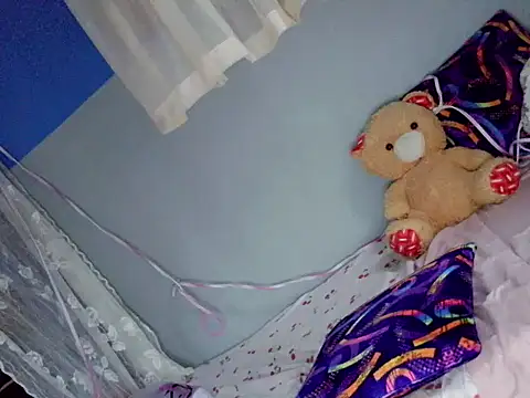 ur_hotasiangf webcam
