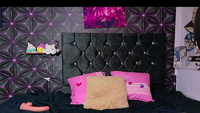KylieLovee webcam