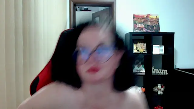 MissTroublle webcam