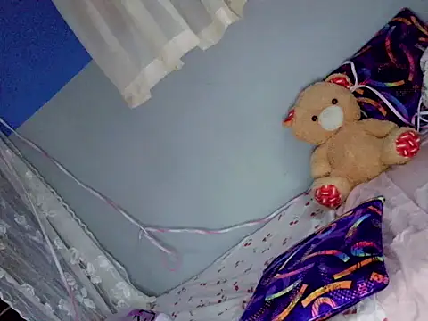 ur_hotasiangf webcam