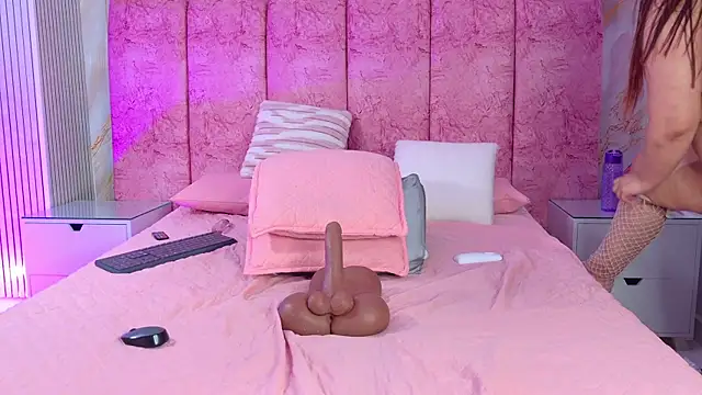 emmacurvy webcam