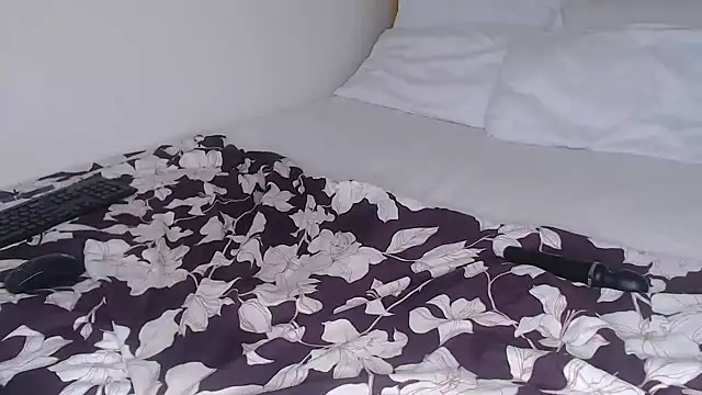Bella_2025 webcam