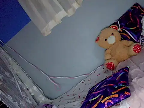 ur_hotasiangf webcam
