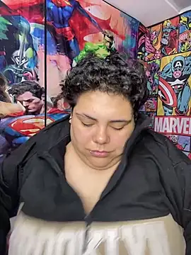 Hailey_Curvy webcam