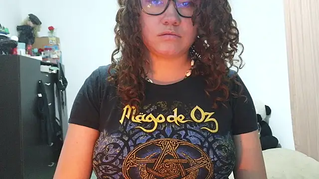curly_greeneyed webcam