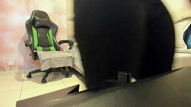aida_rose_ webcam