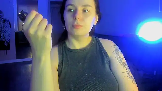 Di_na_Bell webcam