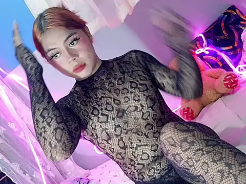 ur_hotasiangf webcam