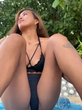 Morena_Beach_Girl webcam