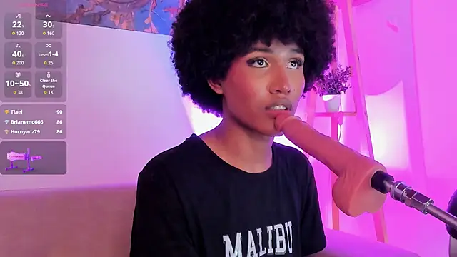 NaomiSaenz_ webcam