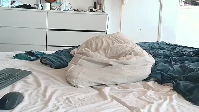 CeriseLapine webcam