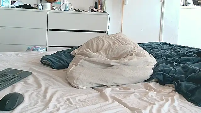 CeriseLapine webcam