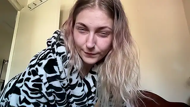 disguisedtemptationxoxx - DisguisedTemptationXoxx's free webcam