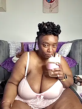 ThickianaRider live sex cam