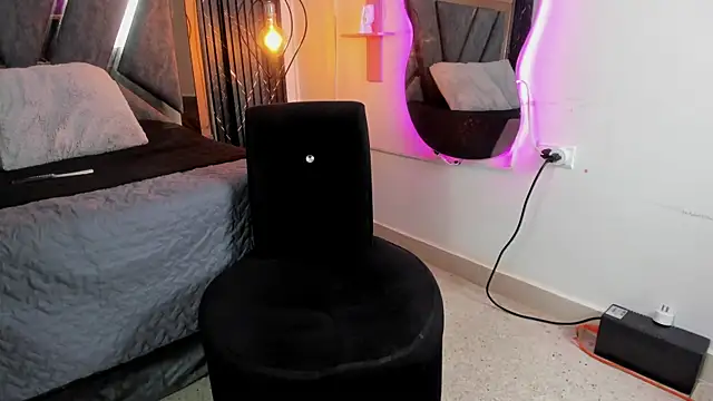 Miia_Deluxe webcam