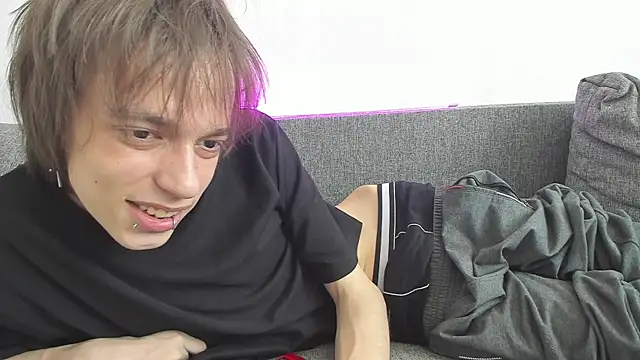 nolan_sagee (M twink) - show dick close