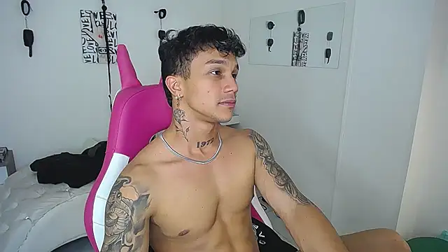 Leonard_Price live sex cam