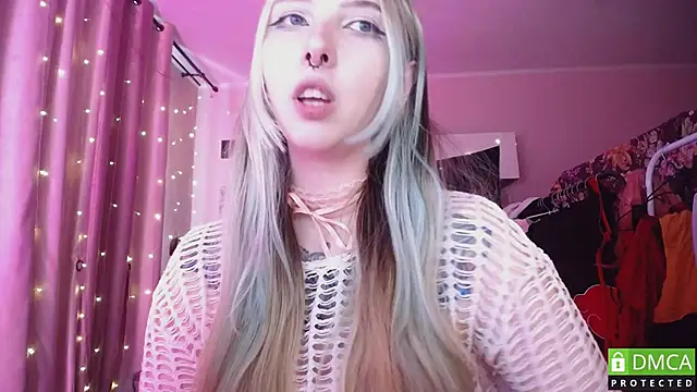 JustMeowGirl webcam