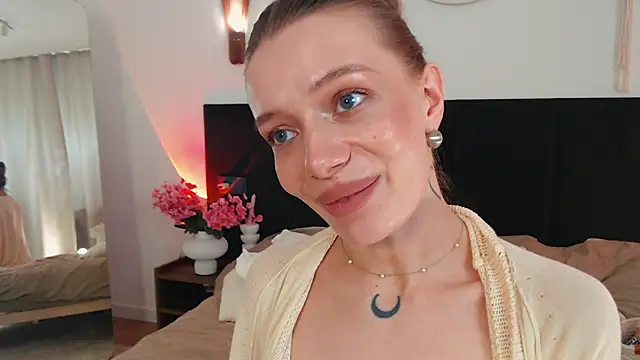 LunaticaBae webcam