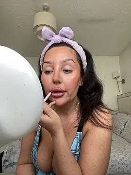 magical_mia webcam