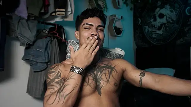 Young_laroi webcam