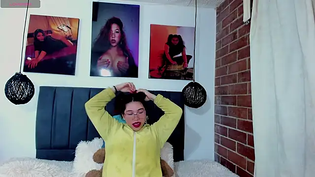 kyliejenner_hot - Kyliejenner_hot's free webcam - UK Sex Cams