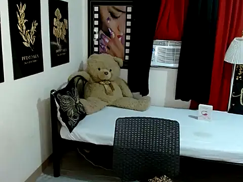 UrhotGoddess webcam