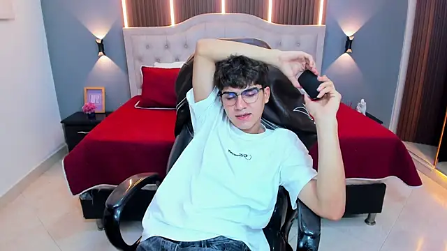 Tommy18__ webcam