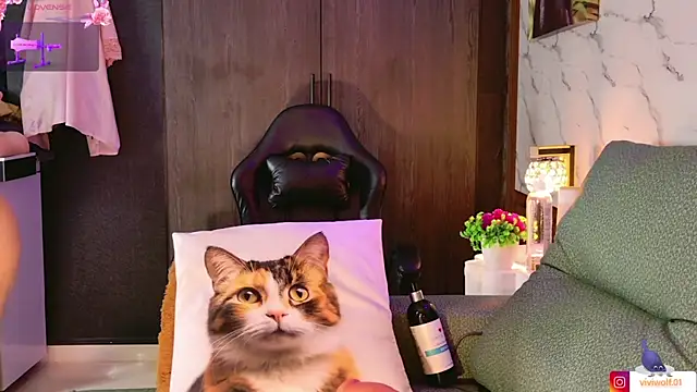 sarawolff webcam