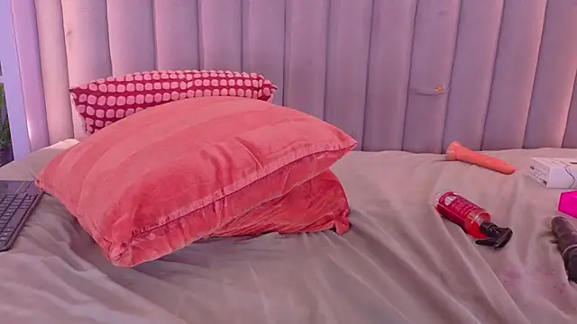 Meganlove__ webcam