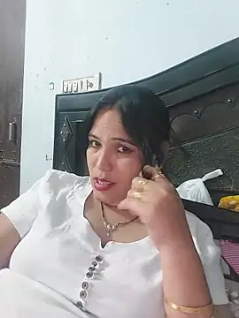 Poojabhabi101 webcam