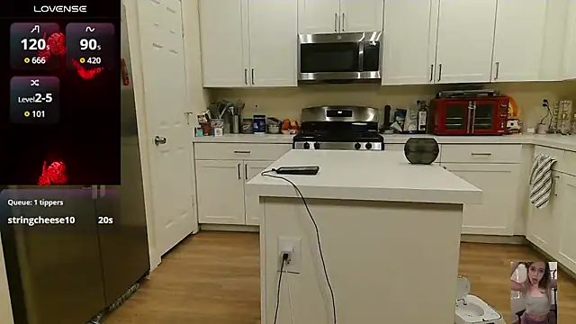 Blondiewithanass webcam