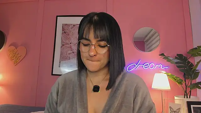 SoySaraa webcam