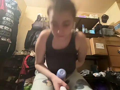 snowbunnycake_131 (G young) - 3 min toy control