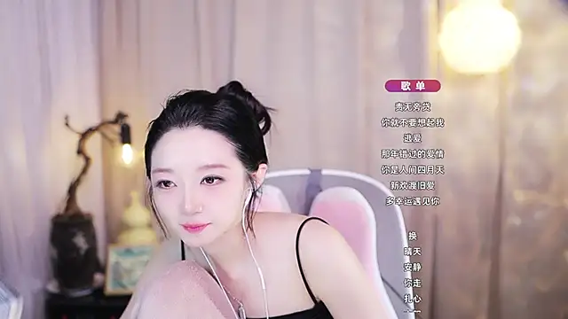 Zoe-99 webcam