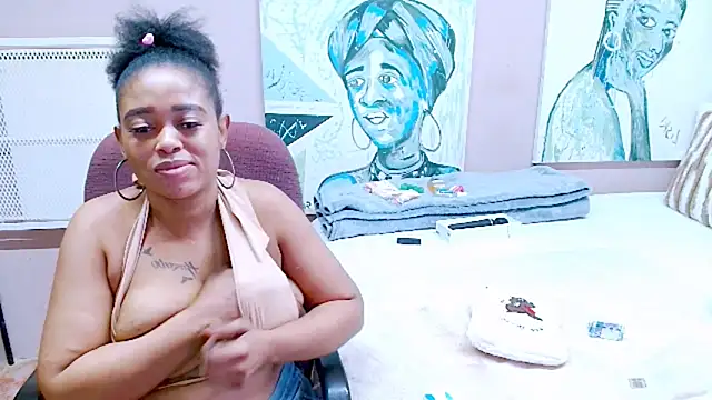 TyraHotxxx webcam