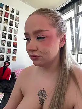 GlamorousBlond webcam
