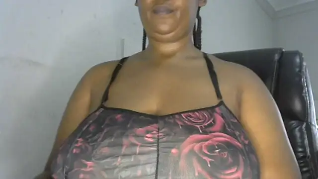 NippleMilkXx webcam