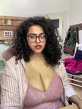 Curvydesifromgermany webcam