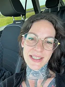 BrownieyQueen webcam