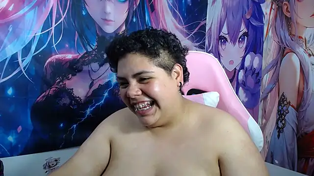 Hailey_Curvy webcam